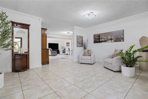 Villa ou maison à vendre à Miami, Floride: 5 chambres, 200.67 m2 № 1370460 - photo 6