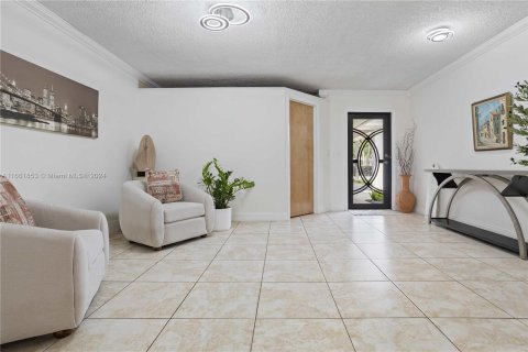 Villa ou maison à vendre à Miami, Floride: 5 chambres, 200.67 m2 № 1370460 - photo 7