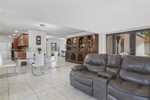 Villa ou maison à vendre à Miami, Floride: 5 chambres, 200.67 m2 № 1370460 - photo 12