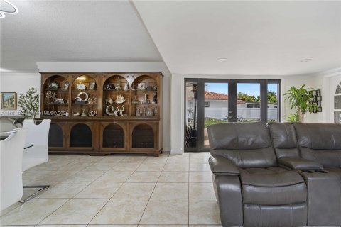 Villa ou maison à vendre à Miami, Floride: 5 chambres, 200.67 m2 № 1370460 - photo 11