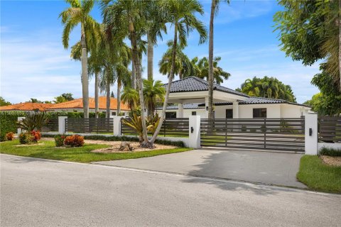 Villa ou maison à vendre à Miami, Floride: 5 chambres, 200.67 m2 № 1370460 - photo 5