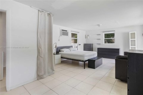 Casa en venta en Miami, Florida, 5 dormitorios, 200.67 m2 № 1370460 - foto 30