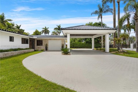 House in Miami, Florida 5 bedrooms, 200.67 sq.m. № 1370460 - photo 3