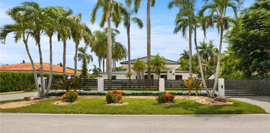 Villa ou maison à Miami, Floride 5 chambres, 200.67 m2 № 1370460