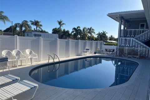 Condo in Fort Lauderdale, Florida, 2 bedrooms  № 1097928 - photo 1