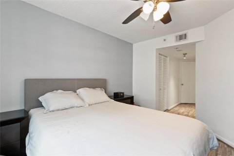 Condo in Fort Lauderdale, Florida, 2 bedrooms  № 947823 - photo 10