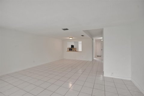 Townhouse in Sunrise, Florida 3 bedrooms, 153.85 sq.m. № 1228609 - photo 29