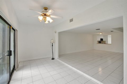 Townhouse in Sunrise, Florida 3 bedrooms, 153.85 sq.m. № 1228609 - photo 26