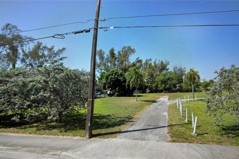 Terreno en venta en Miami, Florida № 1370468 - foto 1