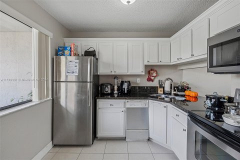 Condo in Coral Springs, Florida, 2 bedrooms  № 1404643 - photo 10