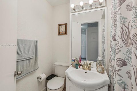 Condo in Coral Springs, Florida, 2 bedrooms  № 1404643 - photo 18