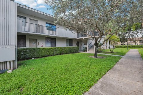 Condo in Coral Springs, Florida, 2 bedrooms  № 1404643 - photo 1