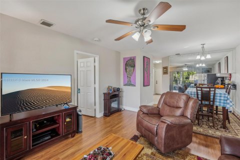 Condo in Coral Springs, Florida, 2 bedrooms  № 1404643 - photo 5