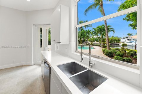 Villa ou maison à vendre à Hallandale Beach, Floride: 7 chambres, 506.13 m2 № 1132543 - photo 21