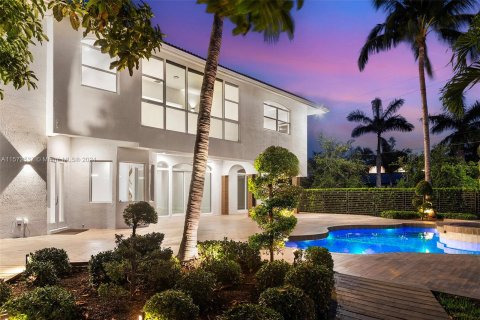 Villa ou maison à vendre à Hallandale Beach, Floride: 7 chambres, 506.13 m2 № 1132543 - photo 4