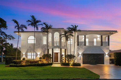 Villa ou maison à vendre à Hallandale Beach, Floride: 7 chambres, 506.13 m2 № 1132543 - photo 1