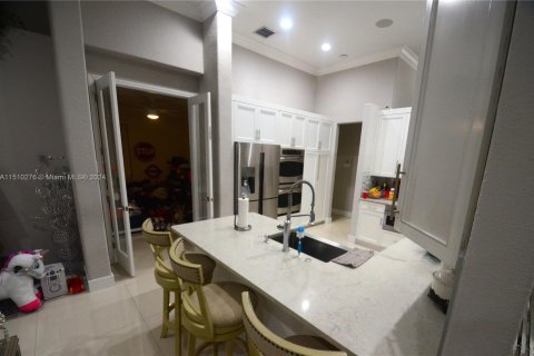House in Miramar, Florida 5 bedrooms, 260.5 sq.m. № 938228 - photo 20