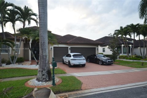 House in Miramar, Florida 5 bedrooms, 260.5 sq.m. № 938228 - photo 8