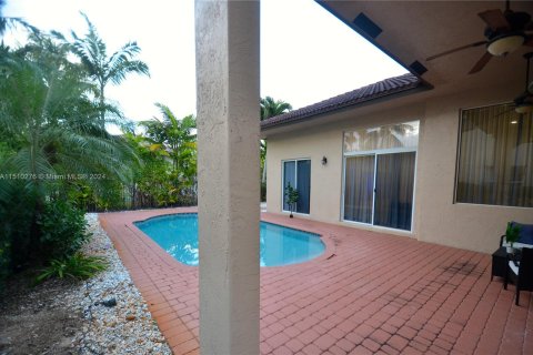 House in Miramar, Florida 5 bedrooms, 260.5 sq.m. № 938228 - photo 13