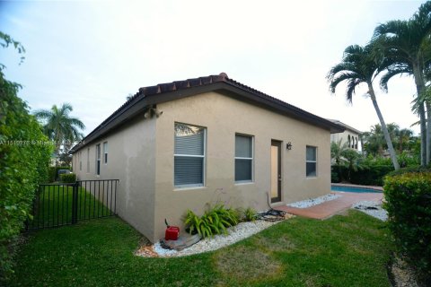 House in Miramar, Florida 5 bedrooms, 260.5 sq.m. № 938228 - photo 12