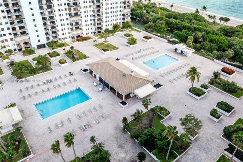 Condo in Hollywood, Florida, 1 bedroom  № 1176266 - photo 12