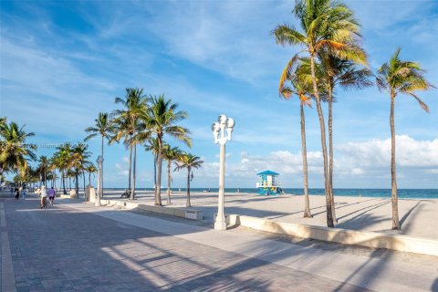 Condo in Hollywood, Florida, 1 bedroom  № 1176266 - photo 10