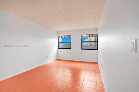 Condo in Hollywood, Florida, 1 bedroom  № 1176266 - photo 8