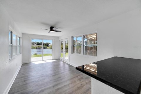 Casa en venta en Tampa, Florida, 2 dormitorios, 71.53 m2 № 1349520 - foto 7