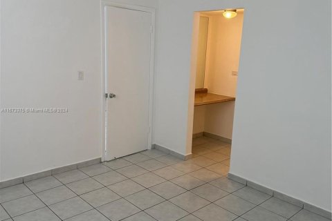 Condominio en alquiler en Miami, Florida, 2 dormitorios, 86.86 m2 № 1396191 - foto 5