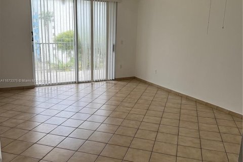 Condominio en alquiler en Miami, Florida, 2 dormitorios, 86.86 m2 № 1396191 - foto 2