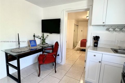 Propiedad comercial en alquiler en Fort Lauderdale, Florida, 1 dormitorio, 74.32 m2 № 1396189 - foto 3