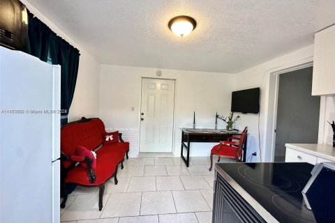 Propiedad comercial en alquiler en Fort Lauderdale, Florida, 1 dormitorio, 74.32 m2 № 1396189 - foto 4