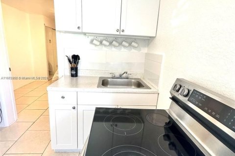 Propiedad comercial en alquiler en Fort Lauderdale, Florida, 1 dormitorio, 74.32 m2 № 1396189 - foto 12