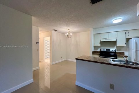 Condominio en venta en Pembroke Pines, Florida, 2 dormitorios, 86.58 m2 № 1238280 - foto 13