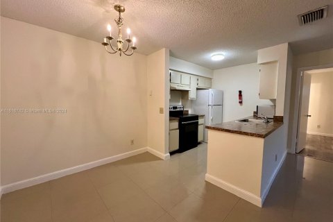 Condominio en venta en Pembroke Pines, Florida, 2 dormitorios, 86.58 m2 № 1238280 - foto 11