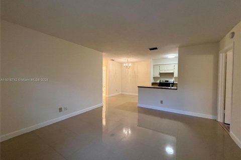 Condominio en venta en Pembroke Pines, Florida, 2 dormitorios, 86.58 m2 № 1238280 - foto 12