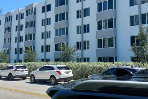 Condominio en venta en Sunny Isles Beach, Florida, 2 dormitorios, 87.05 m2 № 1185759 - foto 1