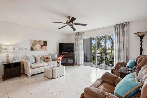 Condominio en venta en Hallandale Beach, Florida, 1 dormitorio, 77.11 m2 № 1185762 - foto 4