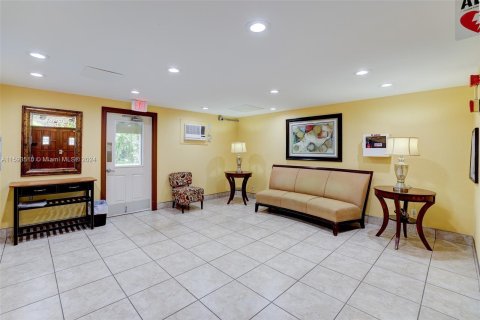Copropriété à vendre à Hallandale Beach, Floride: 1 chambre, 77.11 m2 № 1185762 - photo 16