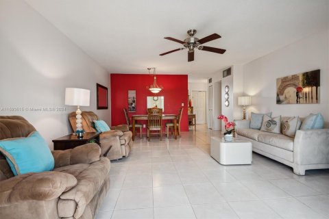 Condominio en venta en Hallandale Beach, Florida, 1 dormitorio, 77.11 m2 № 1185762 - foto 5