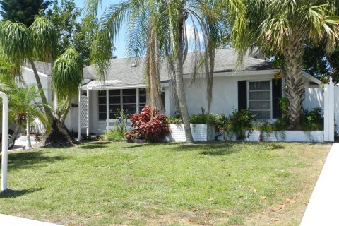 House in Royal Palm Beach, Florida 3 bedrooms, 124.58 sq.m. № 1141528 - photo 16