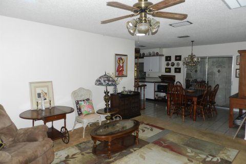 House in Royal Palm Beach, Florida 3 bedrooms, 124.58 sq.m. № 1141528 - photo 13