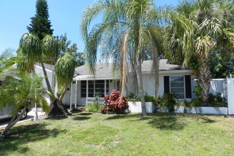 House in Royal Palm Beach, Florida 3 bedrooms, 124.58 sq.m. № 1141528 - photo 15
