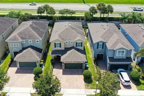 Villa ou maison à vendre à Kissimmee, Floride: 5 chambres, 239.59 m2 № 1313414 - photo 4