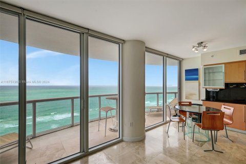 Condominio en venta en Miami Beach, Florida, 2 dormitorios, 129.32 m2 № 1401115 - foto 2