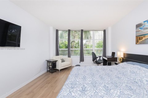 Condominio en venta en Hallandale Beach, Florida, 1 dormitorio, 92.9 m2 № 1401112 - foto 17