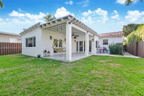 Casa en venta en Surfside, Florida, 3 dormitorios, 170.38 m2 № 1401114 - foto 22