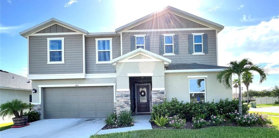 House in Winter Haven, Florida 4 bedrooms, 248.61 sq.m. № 1339678