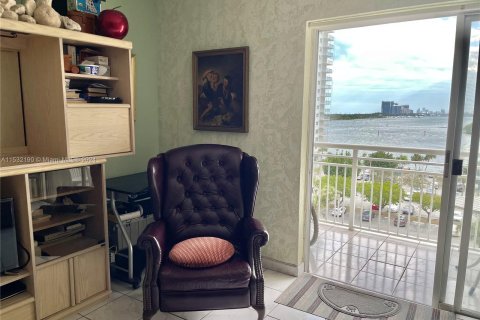 Condominio en venta en Sunny Isles Beach, Florida, 1 dormitorio, 65.5 m2 № 1007033 - foto 10