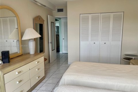 Condominio en venta en Sunny Isles Beach, Florida, 1 dormitorio, 65.5 m2 № 1007033 - foto 11